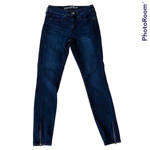 UNIVERSAL THREADS BLUE DENIM JEANS SIZE 0 / 25 SKINNY ZIPPER HEM